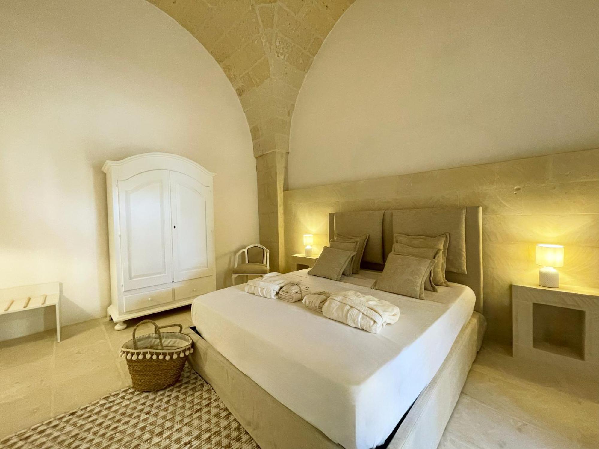 Masseria Paralupi Bed & Breakfast เลชเช ภายนอก รูปภาพ